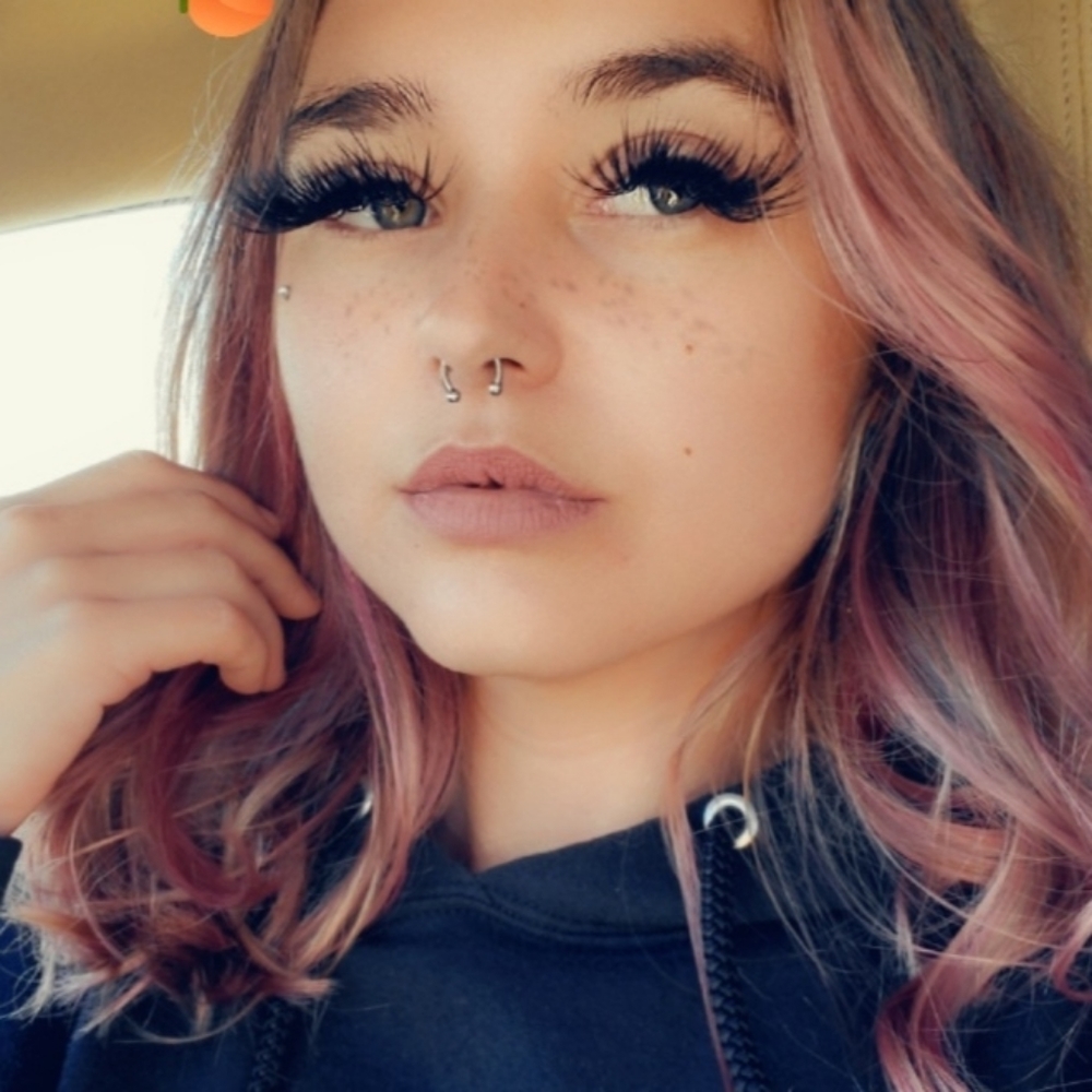 Meet your Posher, Alexis